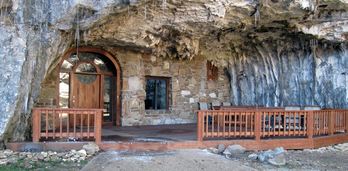 Beckham Creek Cave Lodge