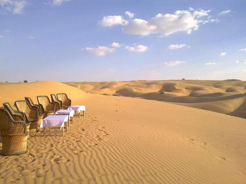 Sunny Desert Camp Khuri